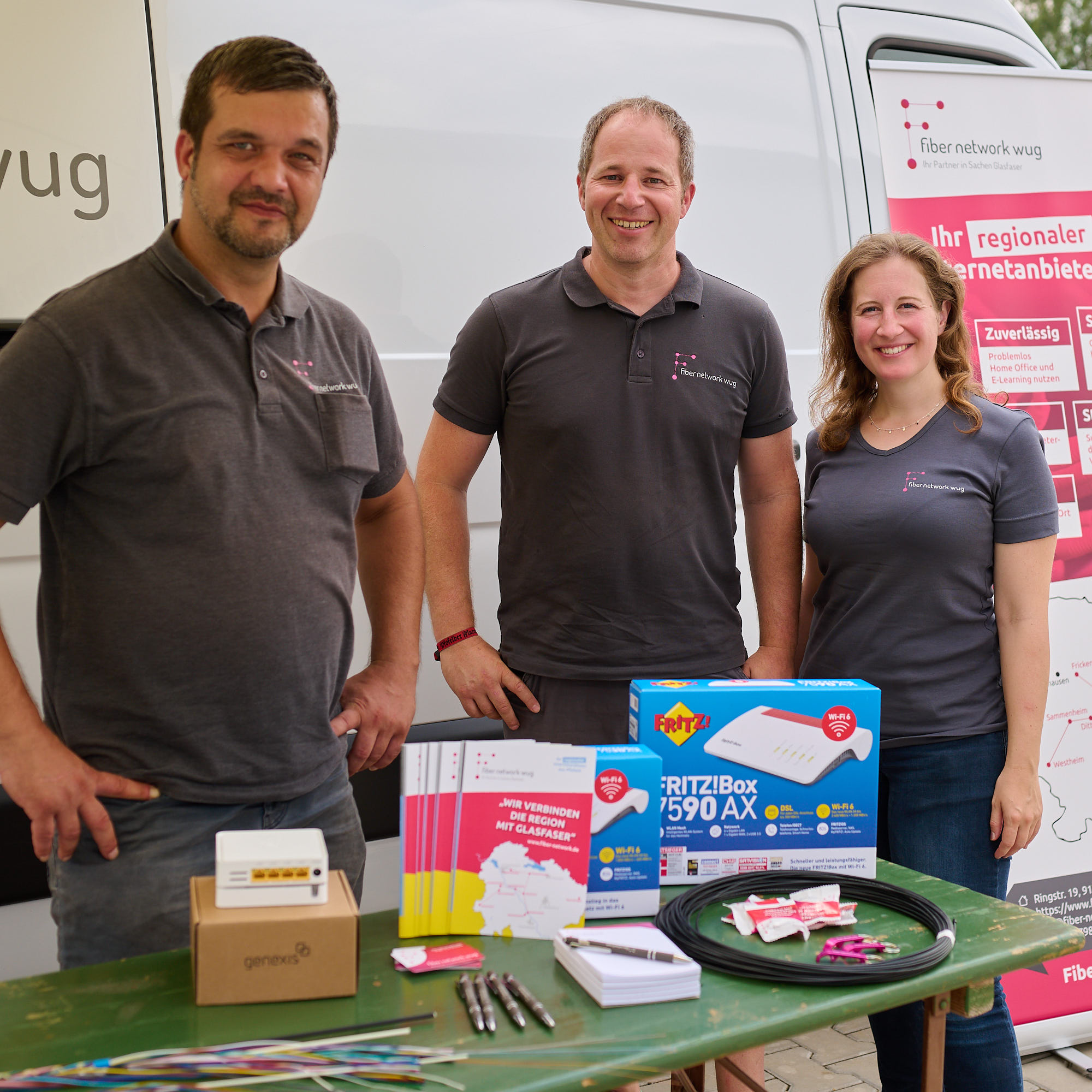 Mitarbeiter der Fiber Network WUG bei der Einweihung des Heizhauses und des Nahwärmenetzes in Nennslingen